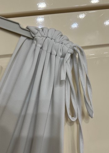 V Yaka Beyaz Mini Drapeli Elbise - Görsel 6