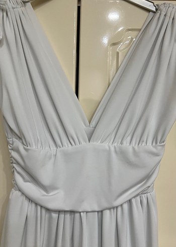 V Yaka Beyaz Mini Drapeli Elbise - Görsel 4