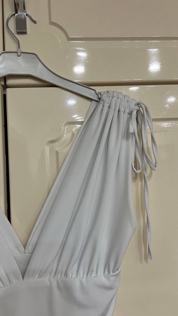 V Yaka Beyaz Mini Drapeli Elbise - Görsel 3