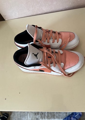 38,5 Beden beyaz Renk Orjinal nike marka spor ayakkabı