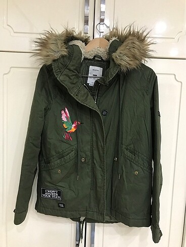 Bershka marka mont