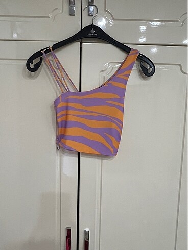 Bershka marka crop bluz