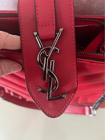 Beden kırmızı Renk Ysl marka kol çantadı
