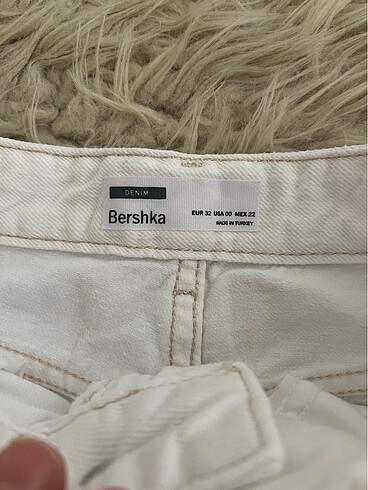 xs Beden Bershka marka kot şort