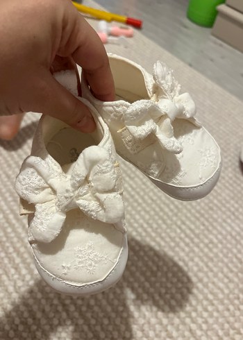 Kız Bebek Beyaz Nakışlı İlk Adım Ayakkabısı - Görsel 4