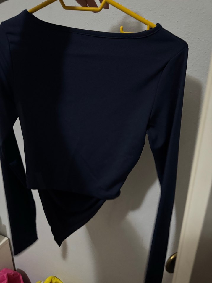 Uzun Kollu Drapeli Siyah V Yaka Bluz - Görsel 2