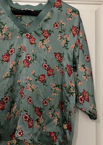 Bohem V Yaka Düğmeli Desenli Bluz - Görsel 2