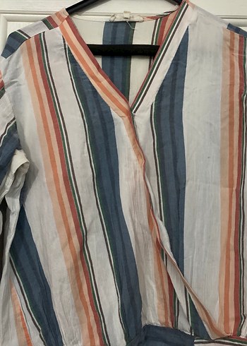 Kadın V Yaka Uzun Kollu Çizgili Gömlek - Görsel 2