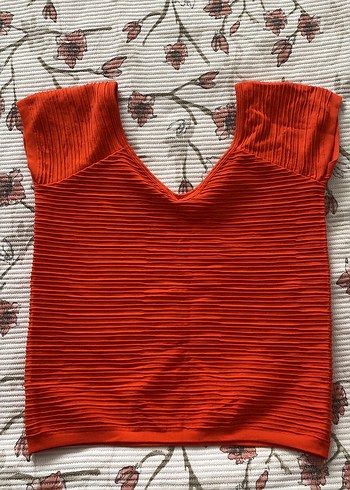 Turuncu Pilili Kayık Yaka Crop Top