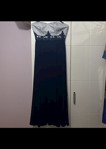 Siyah Straplez Uzun Nakışlı Gotik Abiye Elbise