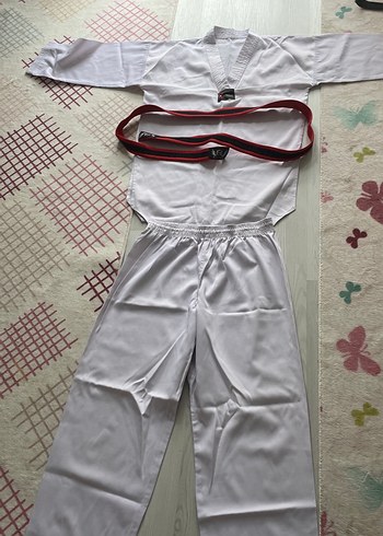 Beyaz V Yakalı Çocuk Takımı - Görsel 4