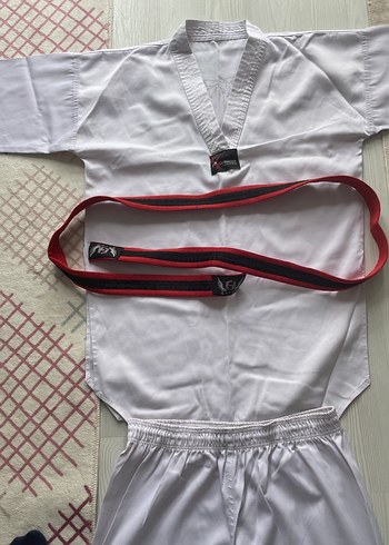 Beyaz V Yakalı Çocuk Takımı - Görsel 3