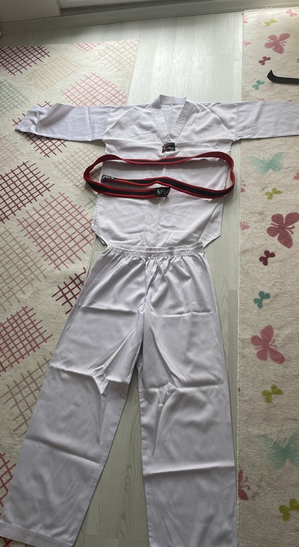 Beyaz V Yakalı Çocuk Takımı - Görsel 5