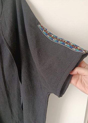 Nakış Detaylı Siyah Uzun kaşe yelek - Görsel 3