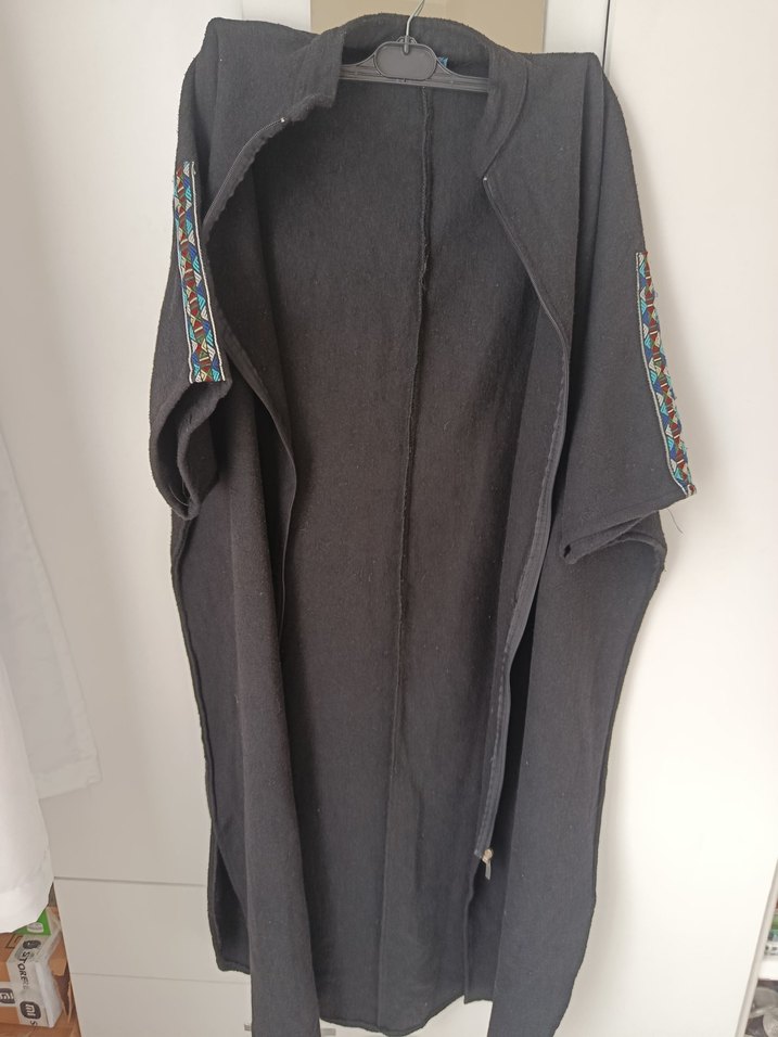 Nakış Detaylı Siyah Uzun kaşe yelek - Görsel 2