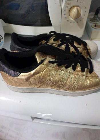 Altın Renkli Bağcıklı Spor Ayakkabı - Görsel 2