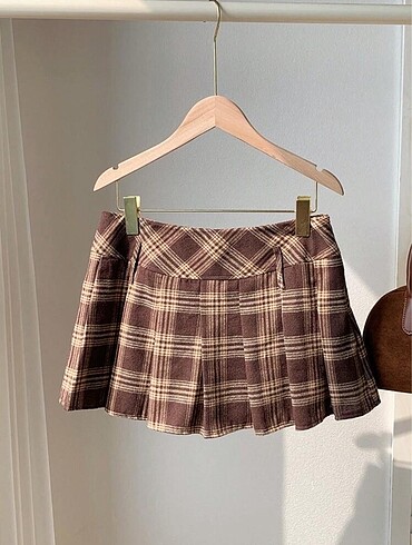 Düşük bel şortlu mini etek