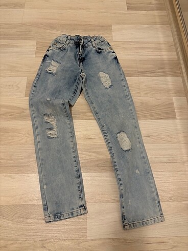 9 Yaş Beden mavi Renk Yırtıklı jean