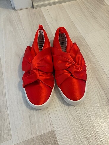 H&M sneaker