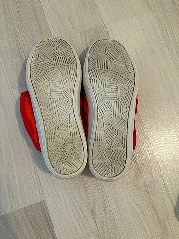 32 Beden kırmızı Renk H&M sneaker