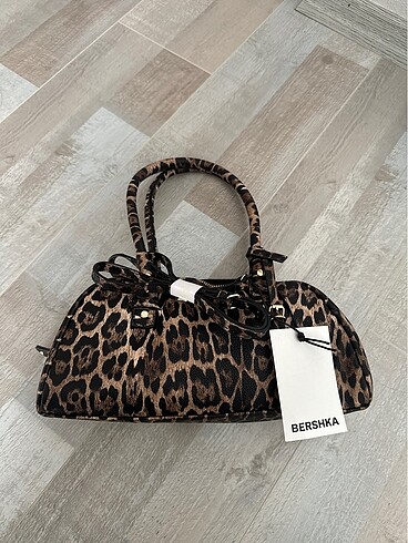 bershka leopar çanta