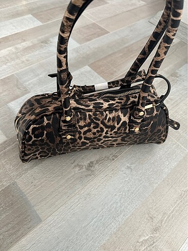  Beden bershka leopar çanta