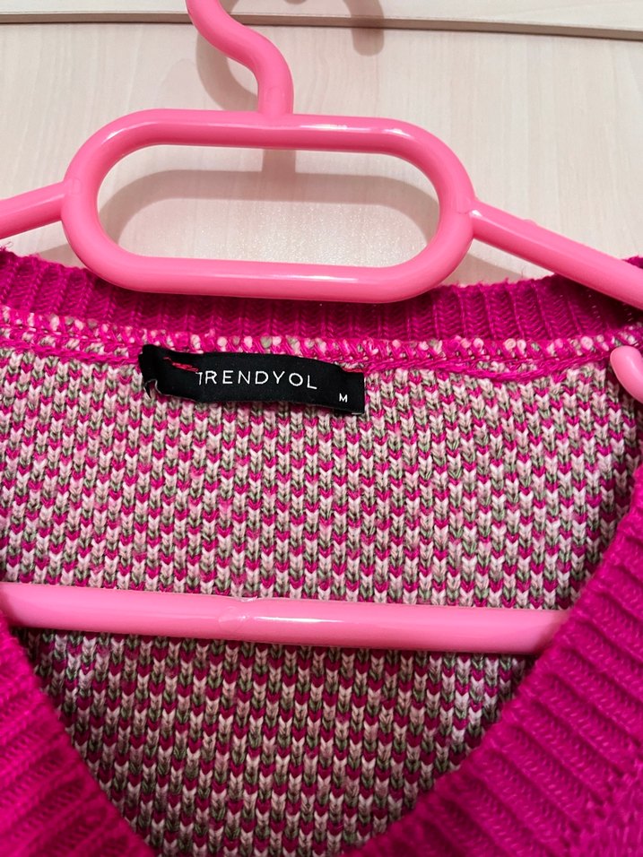 Pembe V Yaka Örme Kolsuz Süveter - Görsel 2