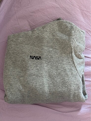 H&M SWEATSHIRT M BEDEN