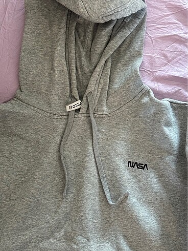 H&M H&M SWEATSHIRT M BEDEN