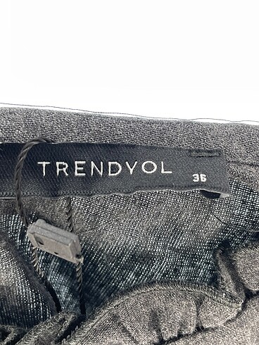 36 Beden çeşitli Renk Trendyol & Milla Bluz %70 İndirimli.
