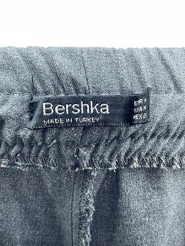 m Beden gri Renk Bershka Kumaş Pantolon %70 İndirimli.