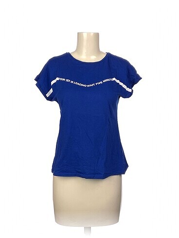 Defacto T-shirt %70 İndirimli.