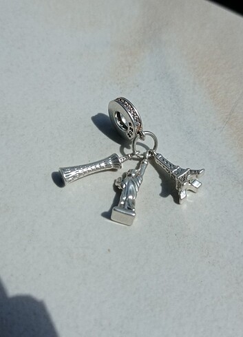 Pandora Sallantılı Çelik Charm