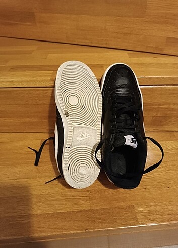 42 Beden siyah Renk NIKE court vision