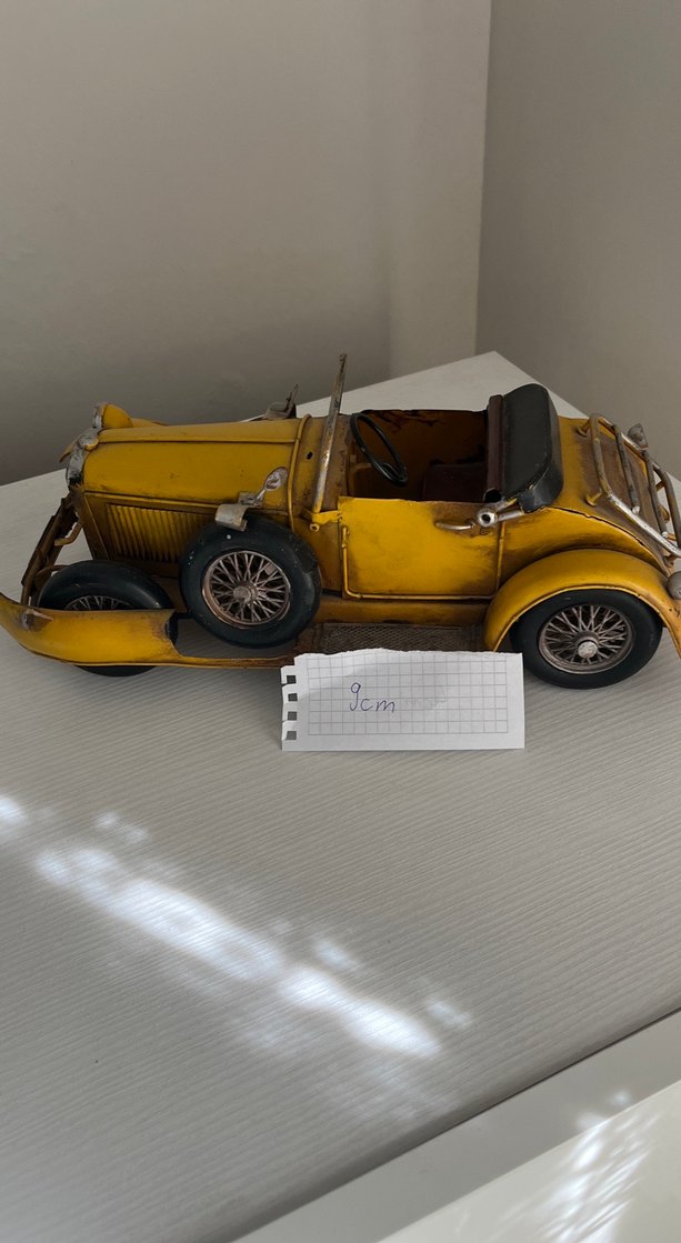 Parlak Sarı Oyuncak Araba - Görsel 2