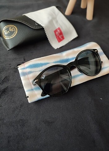 Rayban erica model