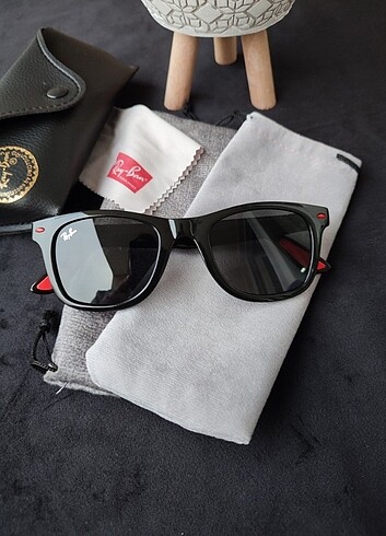 Rayban wayfarer düz kasa kırmızı detaylı 