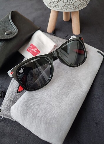 Ray Ban Rayban wayfarer düz kasa kırmızı detaylı