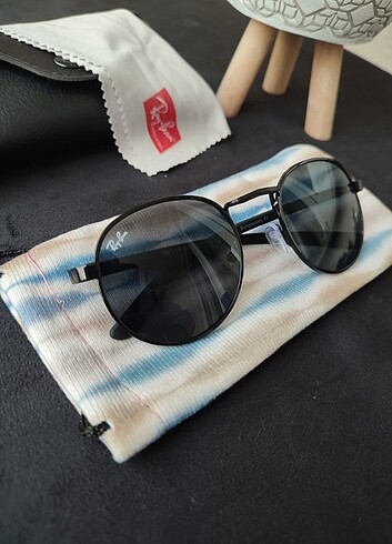 Rayban round model