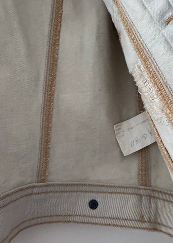 Guess Nakışlı Bej Kolsuz Kot Ceket