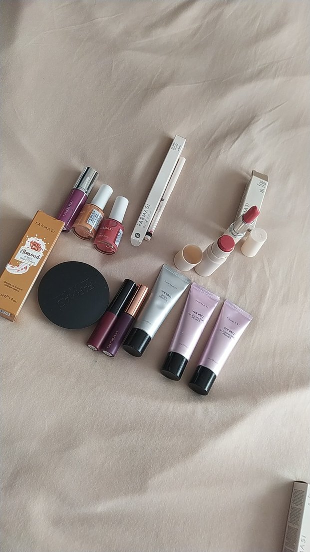 Bej ve Açık Tonlu Makyaj Ürünleri Seti - Görsel 2