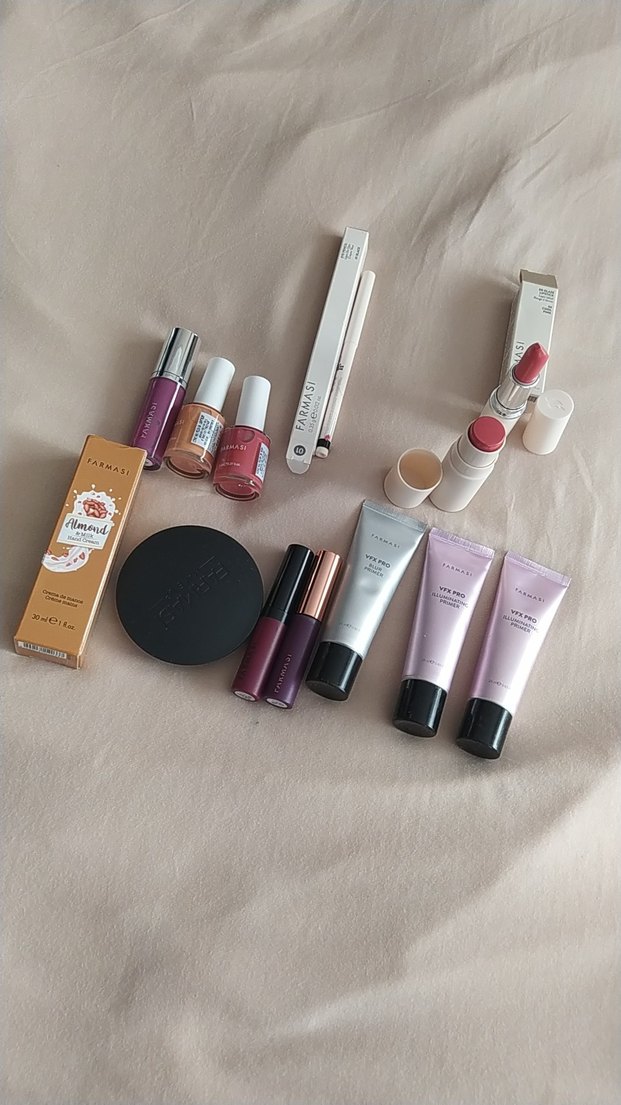 Bej ve Açık Tonlu Makyaj Ürünleri Seti - Görsel 3