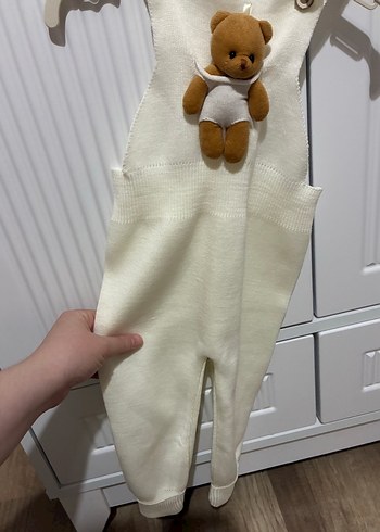 Beyaz Örgü Askılı Bebek Tulumu - Görsel 4