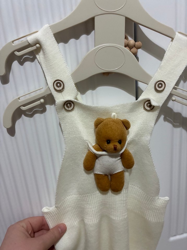 Beyaz Örgü Askılı Bebek Tulumu - Görsel 2