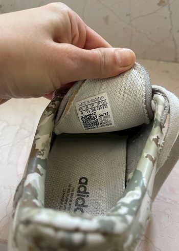 Yılan Desenli Beyaz Spor Ayakkabı - Görsel 3