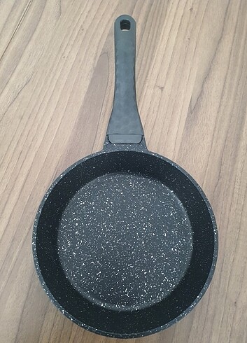 18 cm sapli tava granit