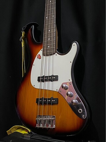 Cort bass gitar