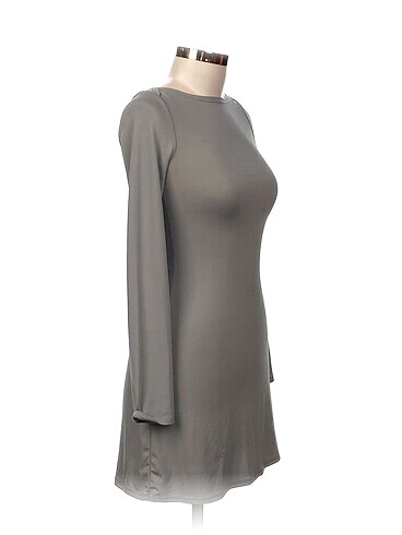 H&M H&M Kısa Elbise %70 İndirimli.