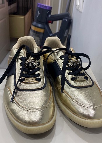Altın Renkli Bağcıklı Kadın Spor Ayakkabı