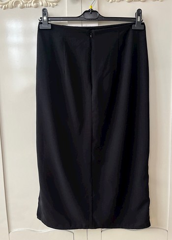 LC Waikiki Classic Yırtmaçlı Siyah Etek - Görsel 3